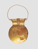 Museo Archeologico Nazionale di Napoli, Bulla d’oro rinvenuta nella Casa del Menandro di Pompei.